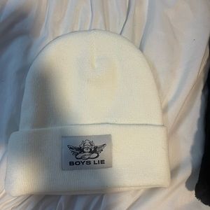White boys lie beanie